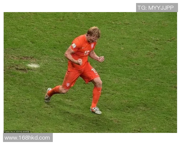 足球抢点球星门前灵敏嗅觉展现瞬间爆发力与致胜关键 足球抢点球星门前灵敏嗅觉展现瞬间爆发力与致胜关键