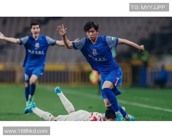 居姓足球球星逆袭成长之路从无名小将到国际赛场闪耀新星